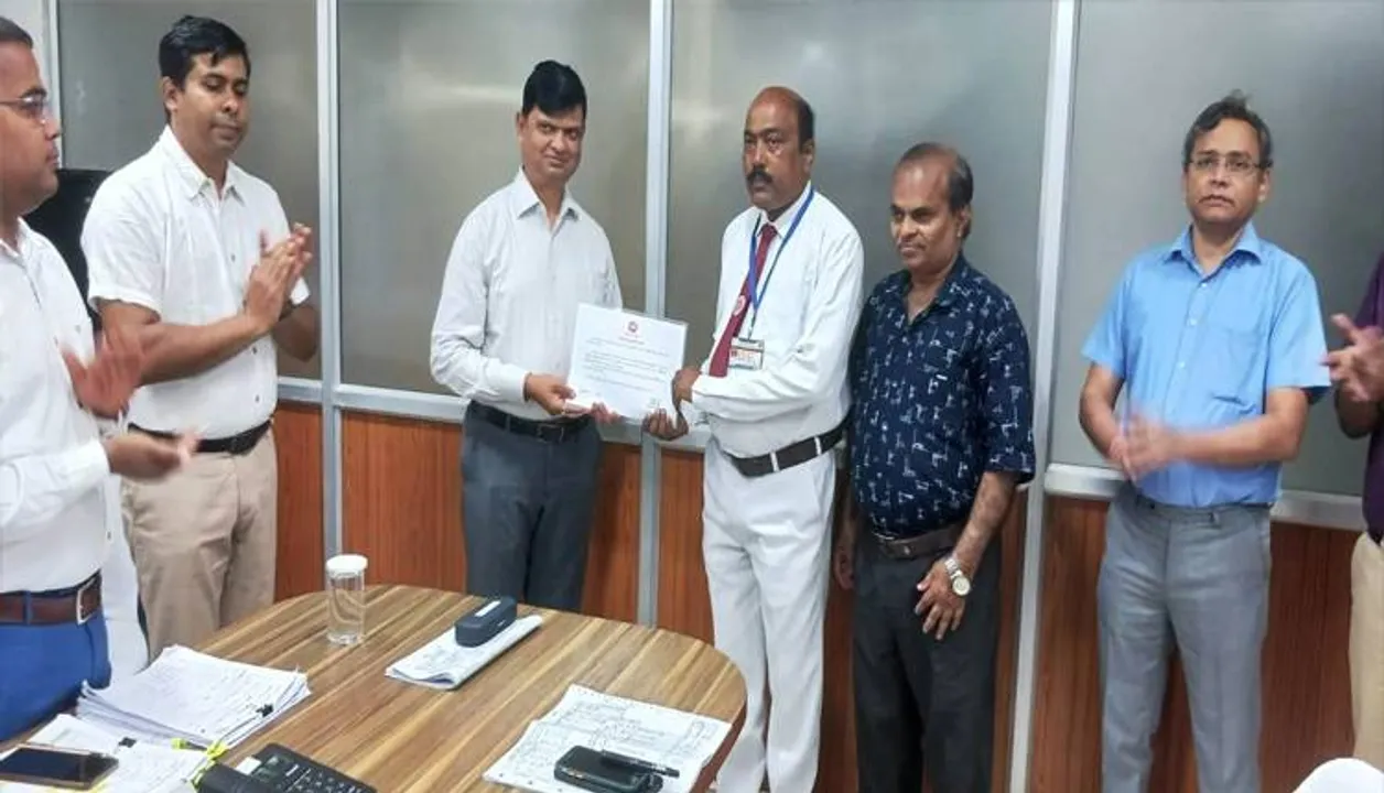  ରେଳ କର୍ମଚାରୀ ପୁରସ୍କୃତ