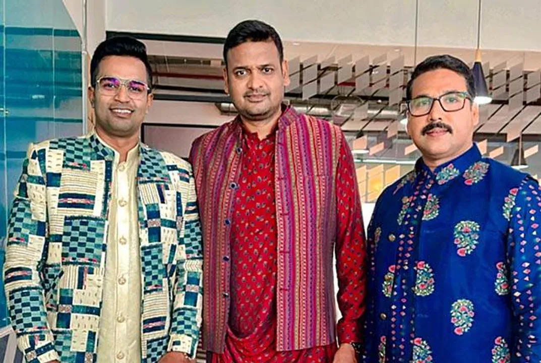  ମୁମ୍ବାଇରେ ଜିଓ‌ସିନେମା ପାଇଁ ଆଇପିଏଲ୍‌ର ଓଡ଼ିଆ ଭାଷ୍ୟକାର ଭୂମିକା ତୁଲାଇବା ଅବସରରେ ଓଡ଼ିଶା ନୂଆ ବର୍ଷ ପାଳିଲେ ରାଜ୍ୟର ୩ ପ୍ରମୁଖ କ୍ରିକେଟର୍‌ ବିପ୍ଳବ ସାମନ୍ତରାୟ, ଦେବାଶିଷ ମହାନ୍ତି, ରଶ୍ମିରଂଜନ ପରିଡ଼ା। 