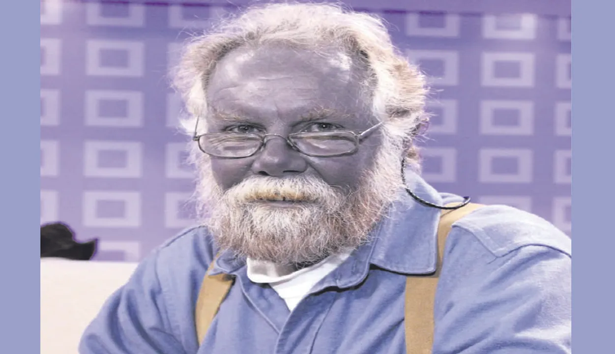  ନୀଳ ମଣିଷ କାରାସନ୍: ଏହି କାରଣରୁ ଦେହର ରଙ୍ଗ ଧଳାରୁ ପାଲଟିଯାଇଥିଲା ନୀଳ