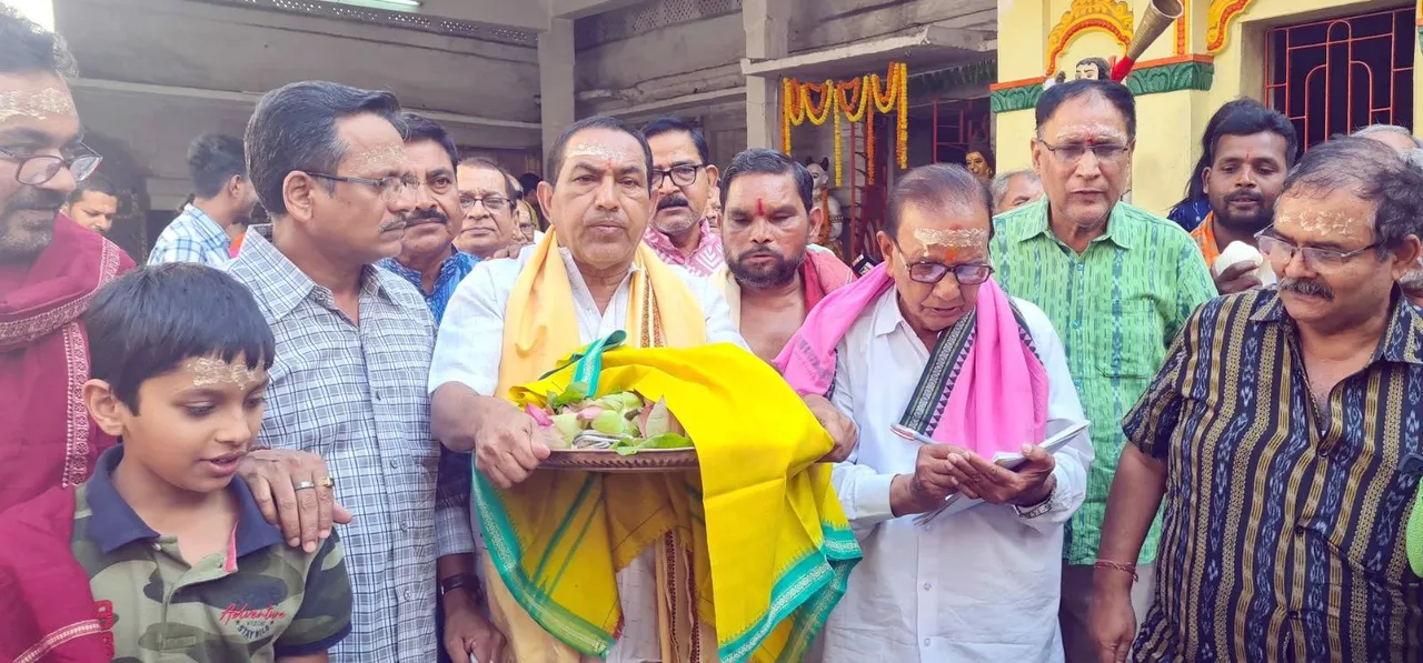  ସମ୍ବଲପୁର ଶୀତଳଷଷ୍ଠୀ: ଥାଳ ଉଠିଲା, ମାସେ ପରେ ଦେବ ଦମ୍ପତିଙ୍କ ପାରମ୍ପରିକ ବିବାହ