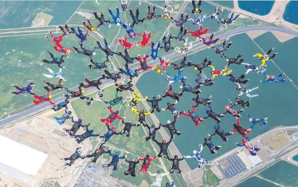  ୧୦୧ ବୟୋଜ୍ୟେଷ୍ଠଙ୍କ ଏକତ୍ର ସ୍କାଏଡାଇଭିଂ!