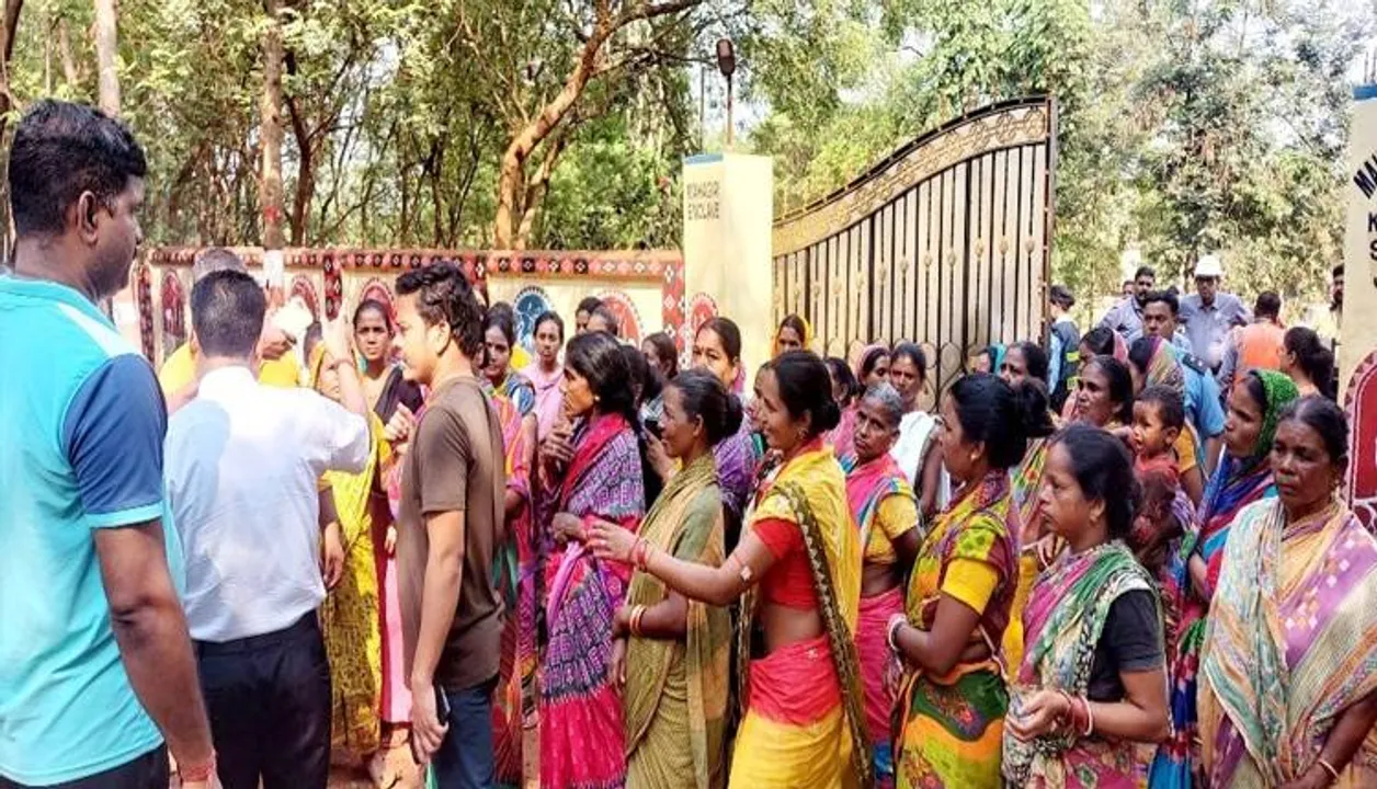  ଗାଁରେ ପଶିଲା ପଚା ପାଣି, ଗ୍ରାମବାସୀଙ୍କ ହଙ୍ଗାମା