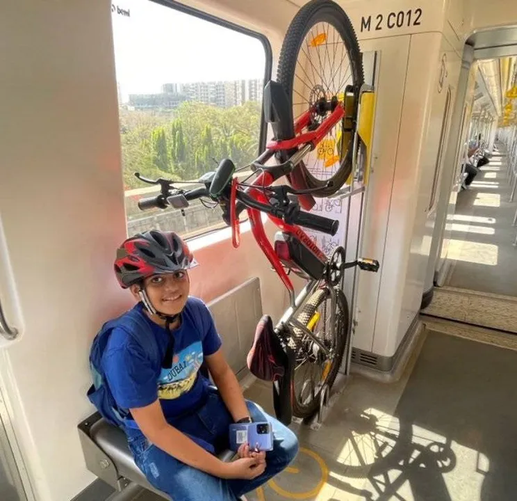  ଟ୍ୟୁସନ ପାଇଁ ପ୍ରତିଦିନ ସାଇକେଲ ଧରି ମେଟ୍ରୋରେ ଯାତ୍ରା କରନ୍ତି ଏହି ବାଳକ