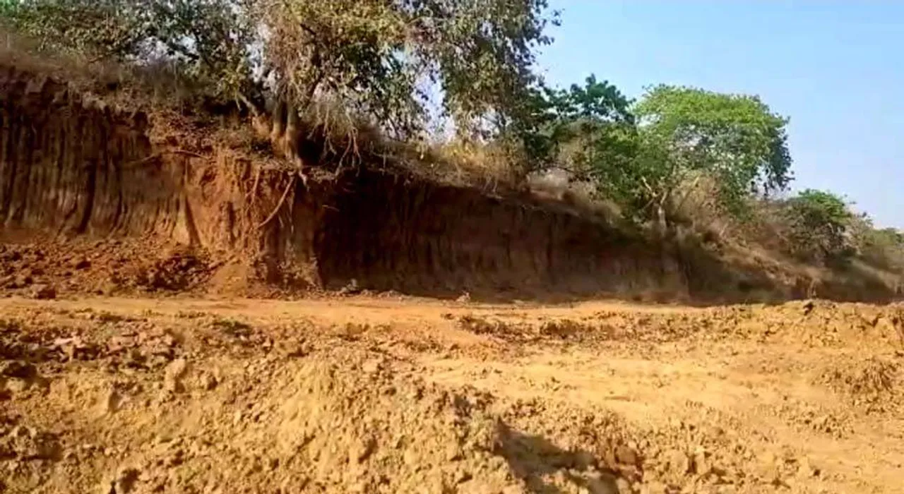  ମାତିଛନ୍ତି ମାଟି ମାଫିଆ: ତାଡ଼ିଦେଲେ ଗଙ୍ଗୁଆ ନଦୀବନ୍ଧ