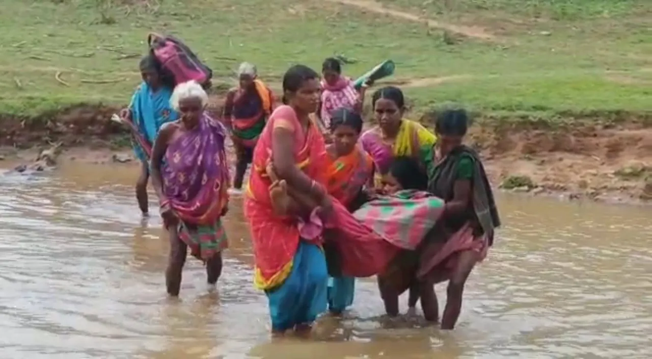  ରାୟଗଡାରେ ପୁଣି ଜନନୀ ଯନ୍ତ୍ରଣା: ଭରା ନଈରେ ଟେକି ଟେକି ନେଲେ ପରିବାର ଲୋକେ