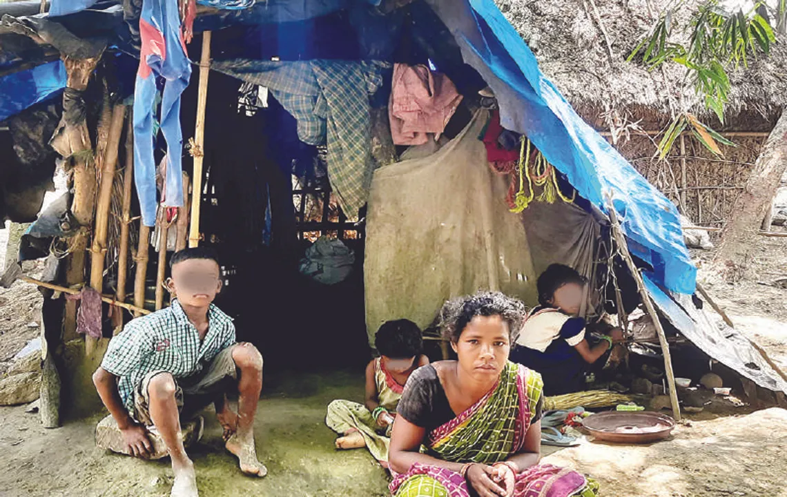  ଶିଶୁପୁତ୍ର ବିକ୍ରି ଘଟଣା: ଝୁମ୍ପୁଡ଼ିରେ ଭବିଷ୍ୟତ ଖୋଜୁଛନ୍ତି ୩ ଶିଶୁ