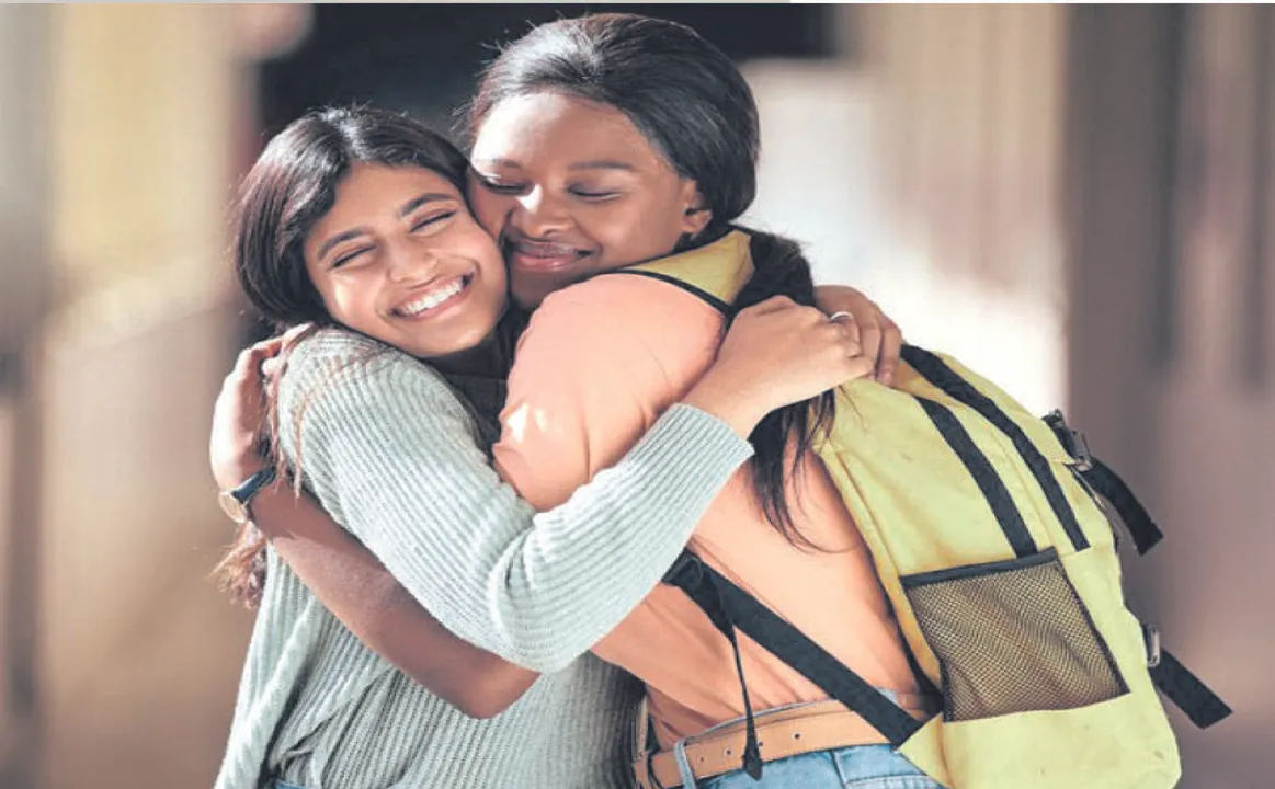  ସୁସ୍ଥତା ଆଣିଥାଏ ଆଲିଙ୍ଗନ