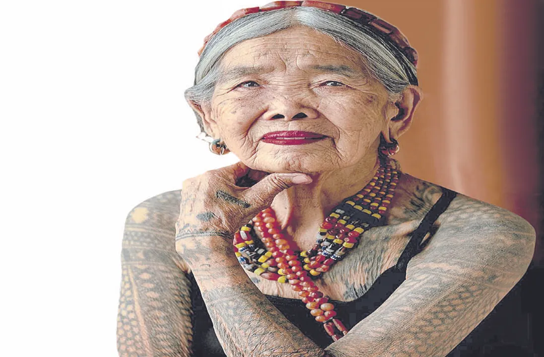  ଭଗ୍ ପ୍ରଚ୍ଛଦରେ ସବୁଠାରୁ ବୟସ୍କା ମଡେଲ୍