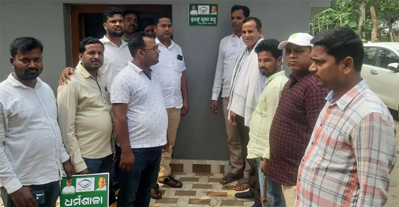  ବିଜେଡି କର୍ମକର୍ତ୍ତାଙ୍କ ଘରେ ଲାଗିଲା ଶଙ୍ଖ ଚିହ୍ନ ଫଳକ