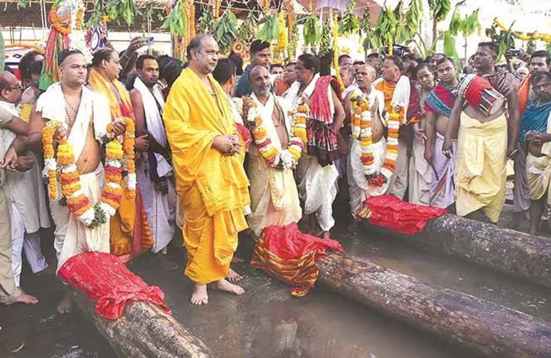  ଲାଗିଲା ଲୀଳାମୟଙ୍କ ରଥଯାତ୍ରା ଲୀଳା: ସୁନା କୁରାଢ଼ିରେ ରଥ ନିର୍ମାଣ ଅନୁକୂଳ