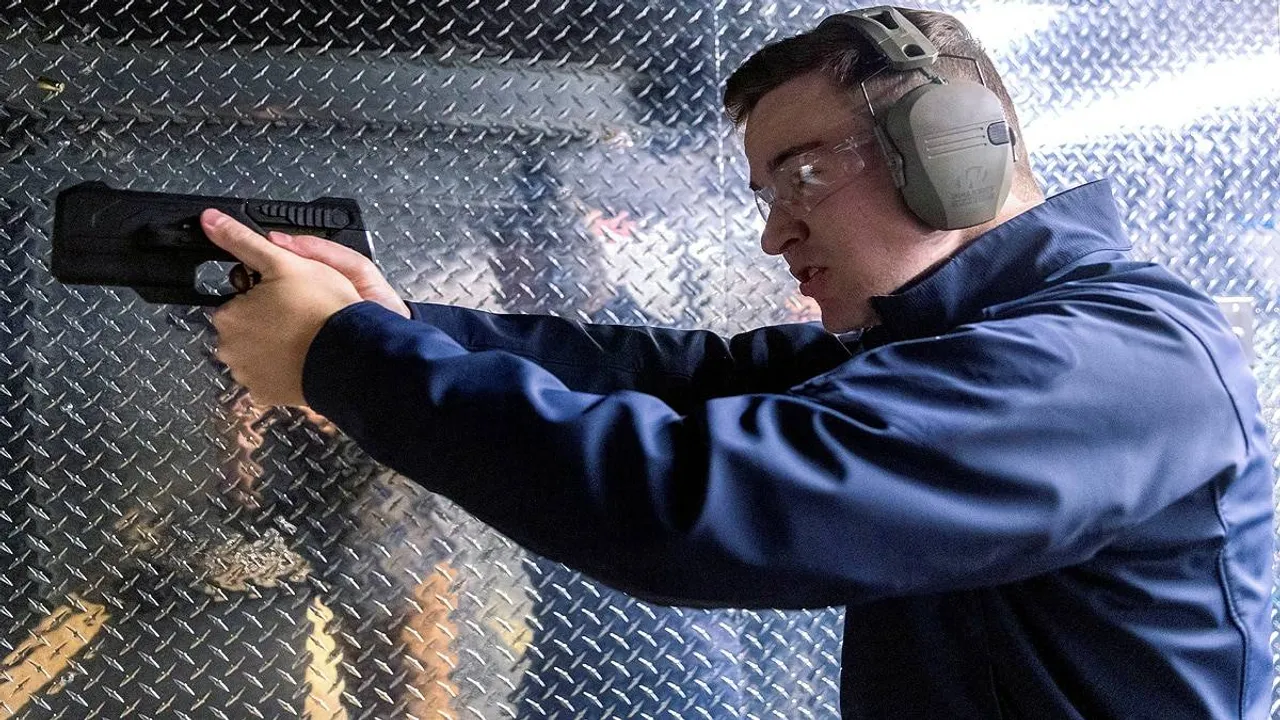  ବଜାରକୁ ଆସିଛି ସ୍ବତନ୍ତ୍ର ବନ୍ଧୁକ, ଚେହେରା ପଢ଼ିଲେ ଫୁଟିବ ଗୁଳି