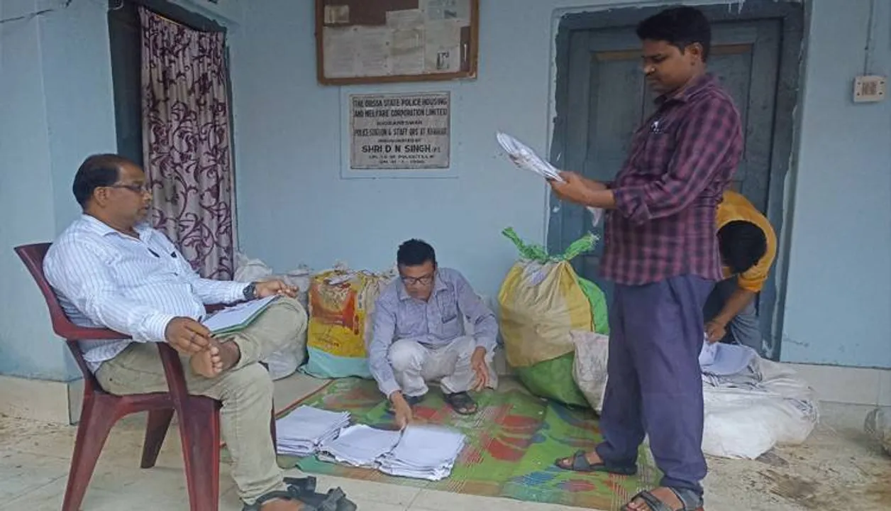  ସରକାରୀ ଅଫିସରୁ ଚୋରି ଦସ୍ତାବିଜ କବାଡ଼ି‌ ଗୋଦାମରୁ ମିଳିଲା