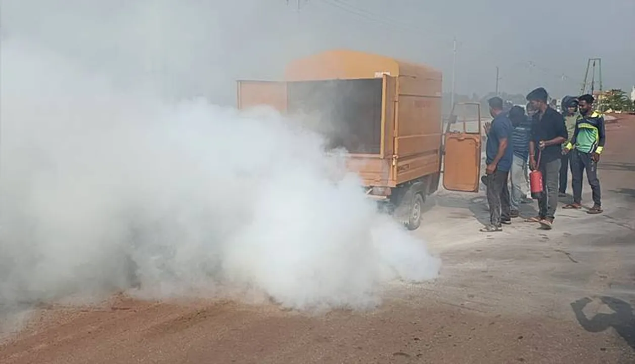  ଅଟୋରେ ଲାଗିଲା ନିଆଁ