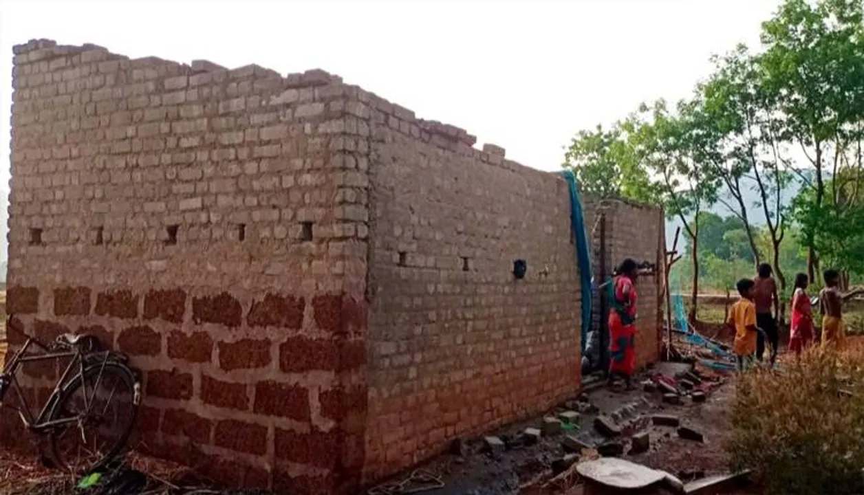  ଝଡ଼ରେ ଉଡ଼ିଗଲା ଛପର