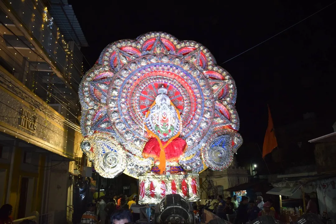  ସମ୍ବଲପୁର ଶୀତଳଷଷ୍ଠୀ ଯାତ୍ରା ପୂର୍ବରୁ ବଂ ବରାଡ଼ ବାଲୁଂକେଶ୍ବର ବାବା ଏବଂ ମାତା ପାର୍ବତୀଙ୍କ ବିବାହ ପାଇଁ ଦେବ ନିମନ୍ତ୍ରଣରେ ବାହାରିଛନ୍ତି ଭଗବାନ ନୃସିଂହ।