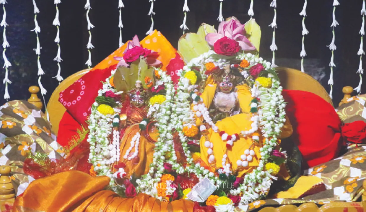  ଶ୍ରୀଲିଙ୍ଗରାଜଙ୍କ ଚଉଠି ବିଧିରେ ଜମିଲା କଉଡ଼ି ଖେଳ
