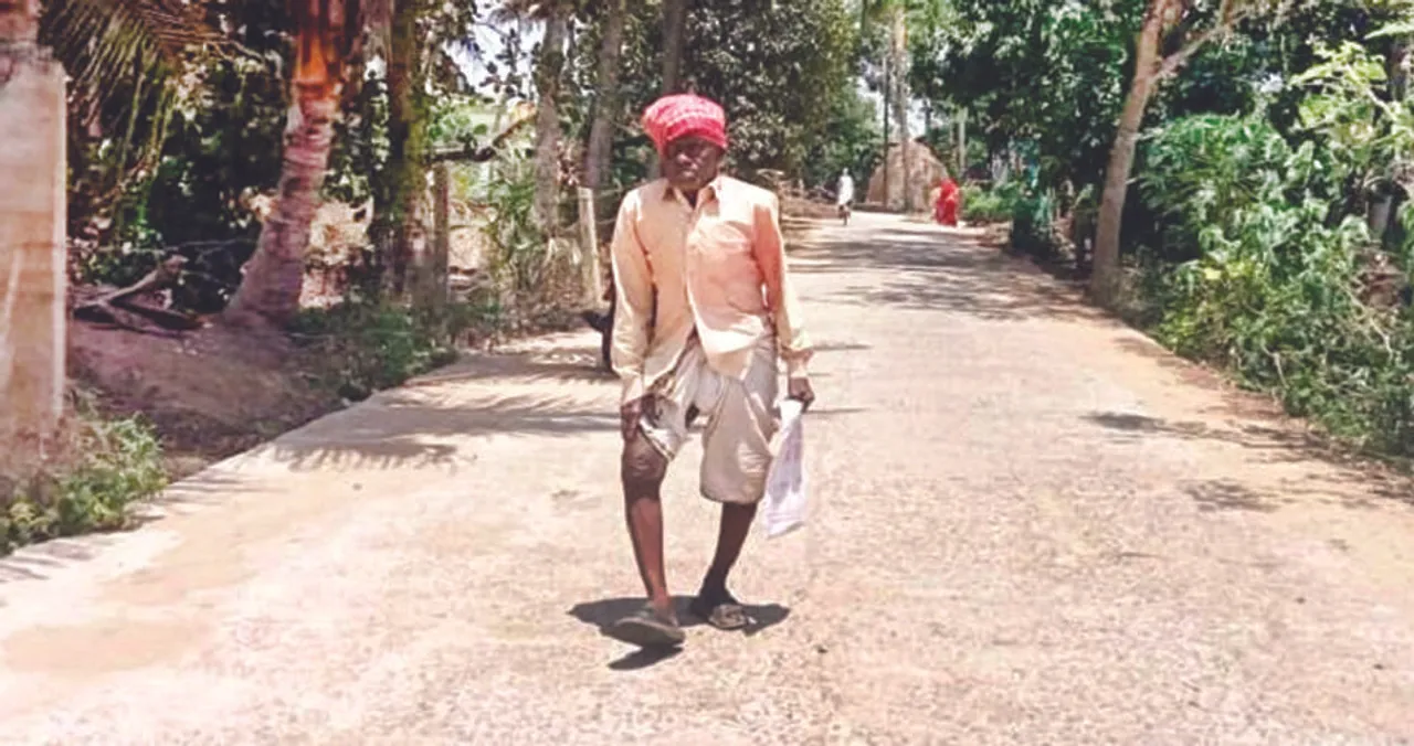  ଭତ୍ତା ପାଇଁ ଆଉ ଏକ କରୁଣ ଦୃଶ୍ୟ...: ‘୮୦ବର୍ଷ ବୟସରେ ଚାଲୁଛନ୍ତି ୨ କିମି’
