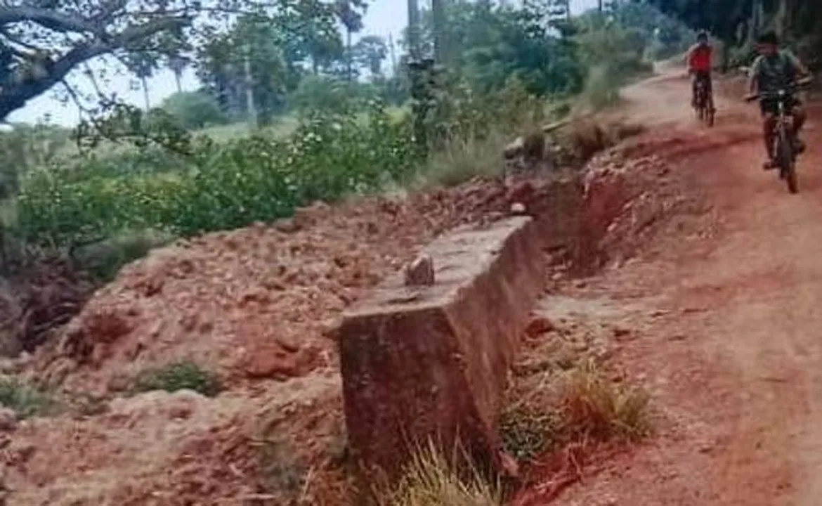  ପ୍ରଶାସନ କଟକଣାକୁ ଅବମାନନା, ପୋଖରୀ ହୁଡ଼ାରେ ଆବର୍ଜନା କୁଣ୍ଡ ନିର୍ମାଣ 