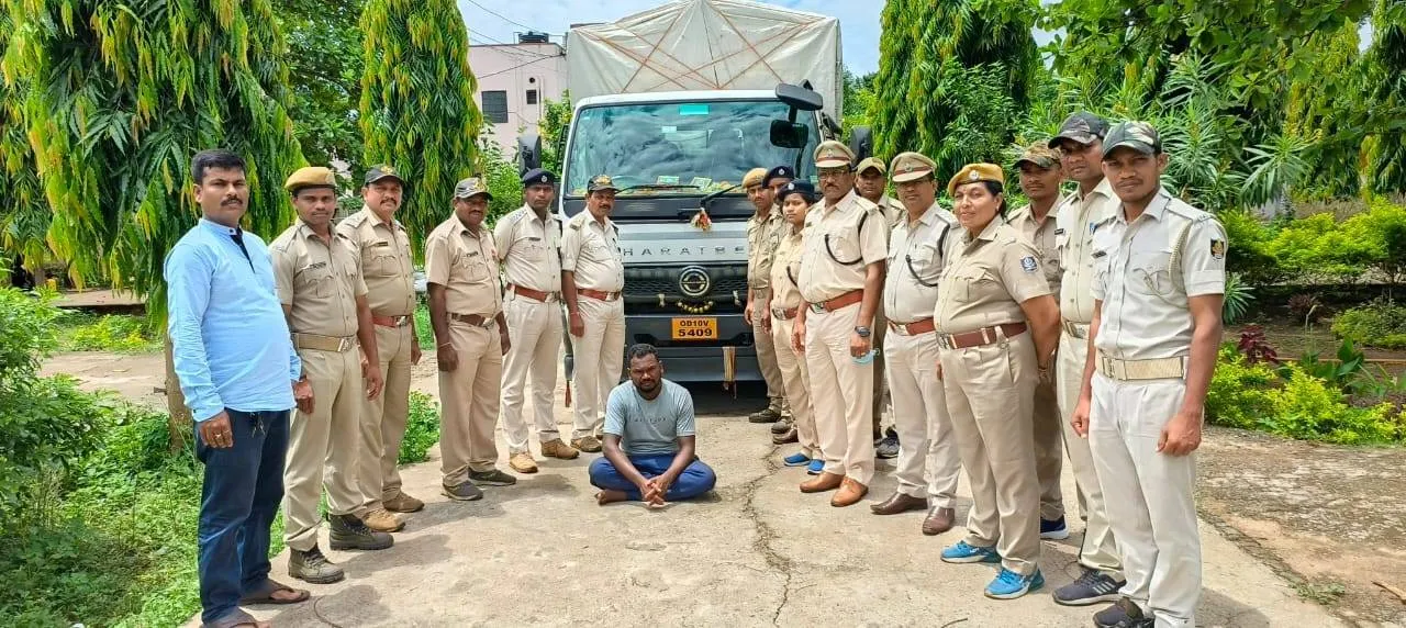  ବିଭିନ୍ନ ସ୍ଥାନରେ ଅବକାରୀ ଚଢାଉ: ଟ୍ରକ ବୋଝେଇ ମହୁଲ ଓ ୬୦ ଲିଟର ମଦ ଜବତ,୨ ଗିରଫ