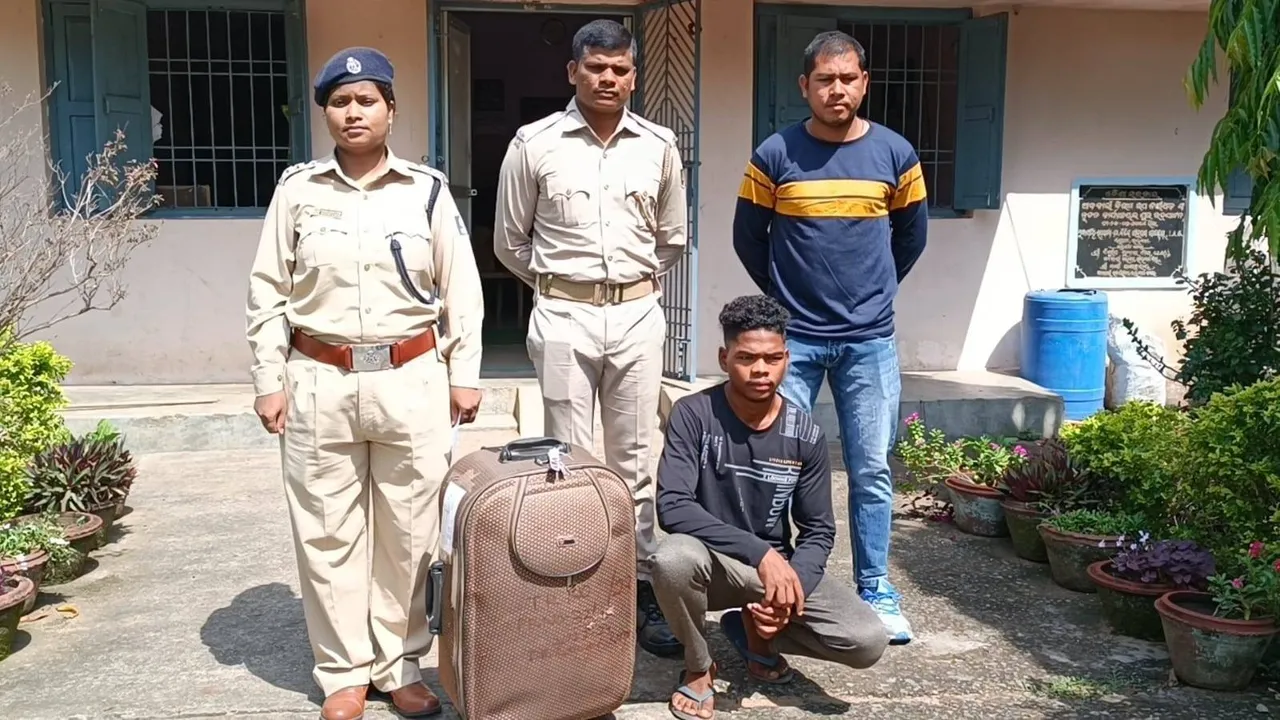  ଟାର୍ଗେଟ କରୁଛନ୍ତି ଗଂଜେଇ ମାଫିଆ; ଦାମୀ ମୋବାଇଲ ଓ ବାଇକ୍‌ ପାଇଁ ଫସୁଛନ୍ତି ବେକାର ଯୁବକଯୁବତୀ