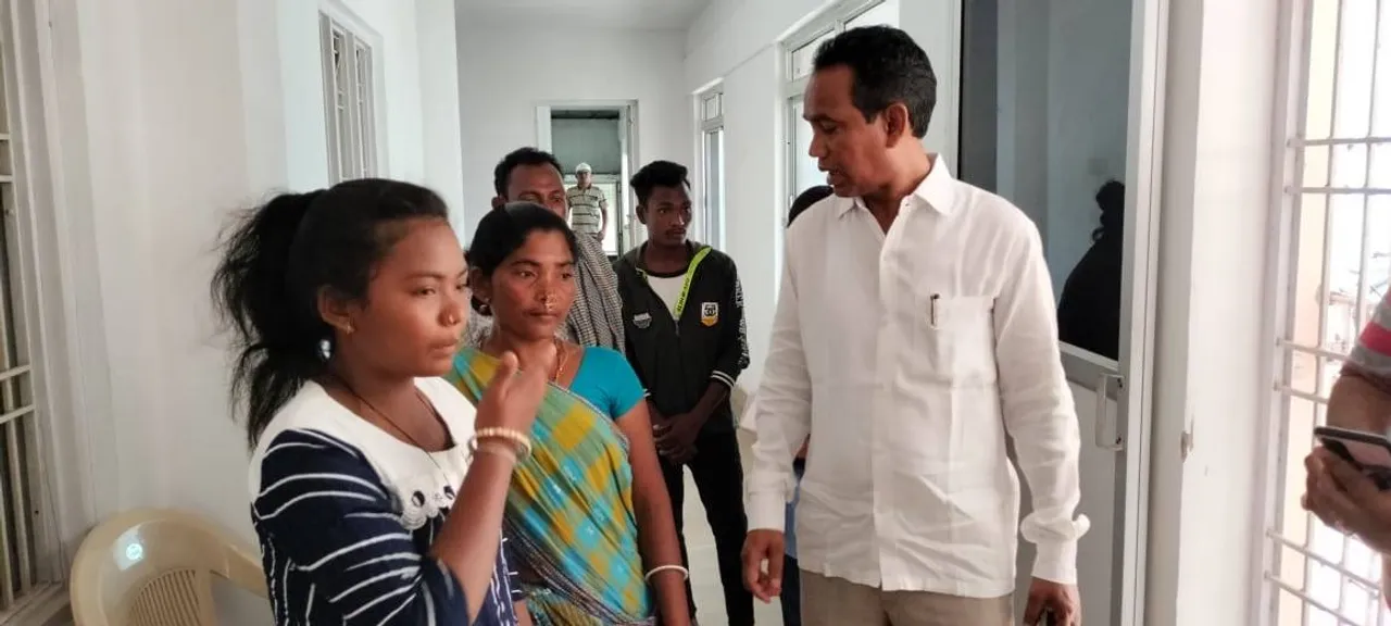  ସମ୍ବାଦର ପ୍ରଭାବ: ଦୃଷ୍ଟି ଶକ୍ତି ହରାଇଥିବା ରୀତାକୁ ଚିକିତ୍ସା ପାଇଁ ଭୁବନେଶ୍ବର ପଠାଇଲେ ମନ୍ତ୍ରୀ