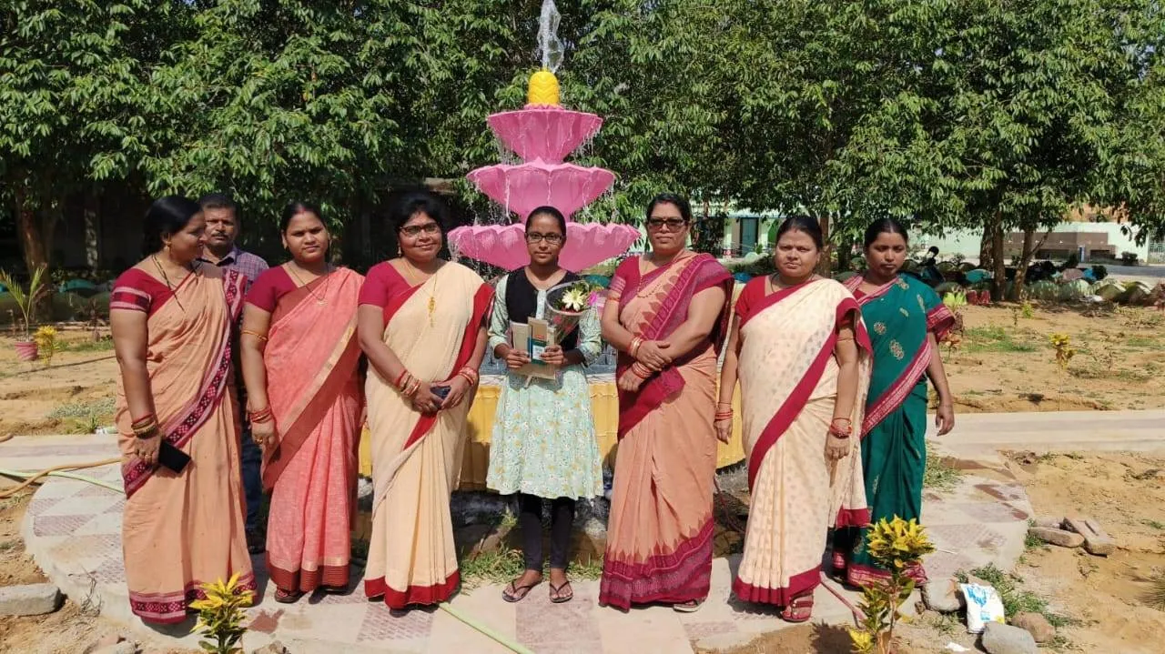  ମାଟ୍ରିକ୍‌ ପରୀକ୍ଷାରେ ୯୨.୫୦% ନମ୍ବର ଆଣିଲେ, ଅତିଥି ହୋଇ ସ୍କୁଲ ପ୍ରକଳ୍ପ ଉଦ୍‌ଘାଟନ କଲେ ବିଶ୍ବରୂପା