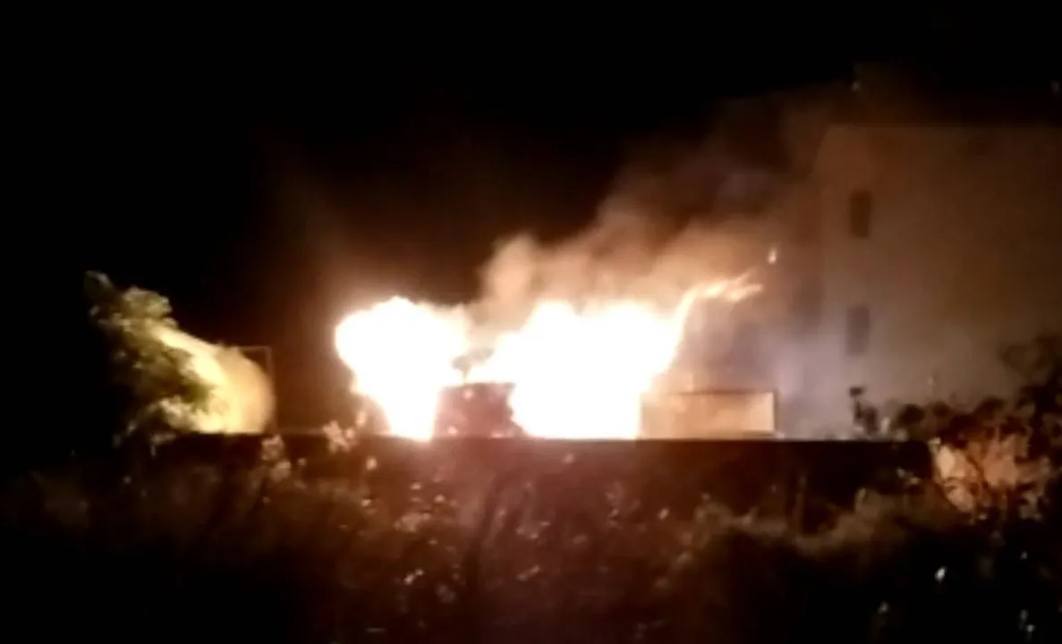  ୧୬ ନମ୍ବର ଜାତୀୟ ରାଜପଥ ପାର୍ଶ୍ବରେ ଜଳିଗଲା ଟ୍ରକ୍‌