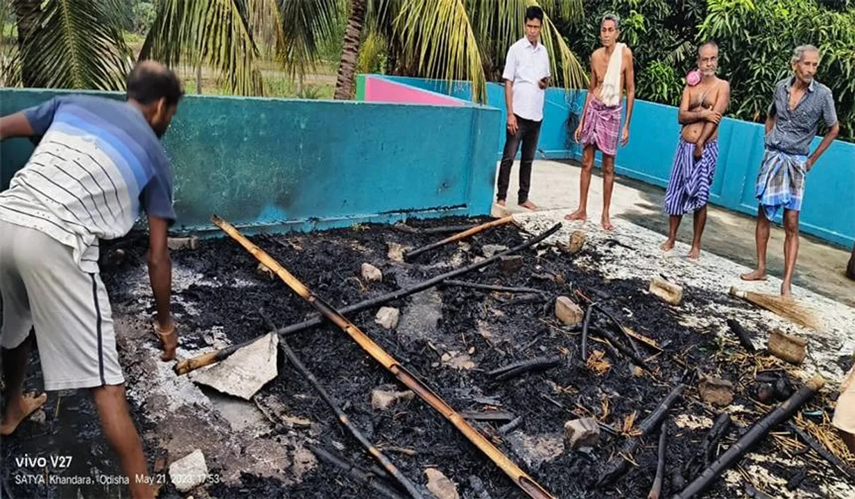  ବଜ୍ରପାତରେ ଛାତ ଫାଟିଲା, ଛଣଗଦା ଜଳିଗଲା