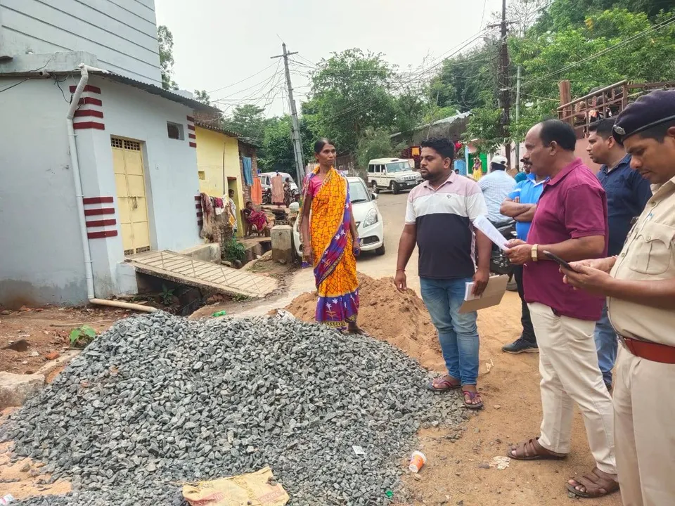 ରାସ୍ତା ଓ ଡ୍ରେନ ଉପରେ ଘର ନିର୍ମାଣ ସାମଗ୍ରୀ, ଦିନକ ମଧ୍ୟରେ ଉଠାଇବାକୁ ସମୟ ଦେଲା ପୌରପାଳିକା