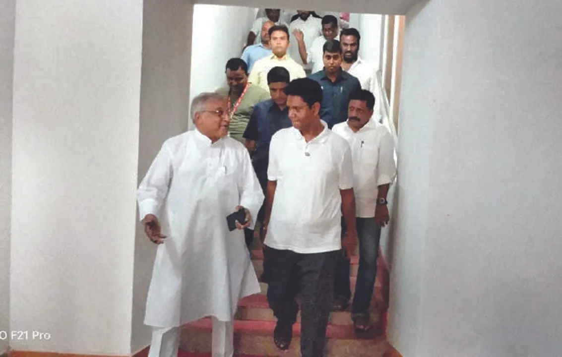  ପାରଳାରେ ଦଳୀୟ ସ୍ଥିତିର ସମୀକ୍ଷା କଲେ ପ୍ରଣବ