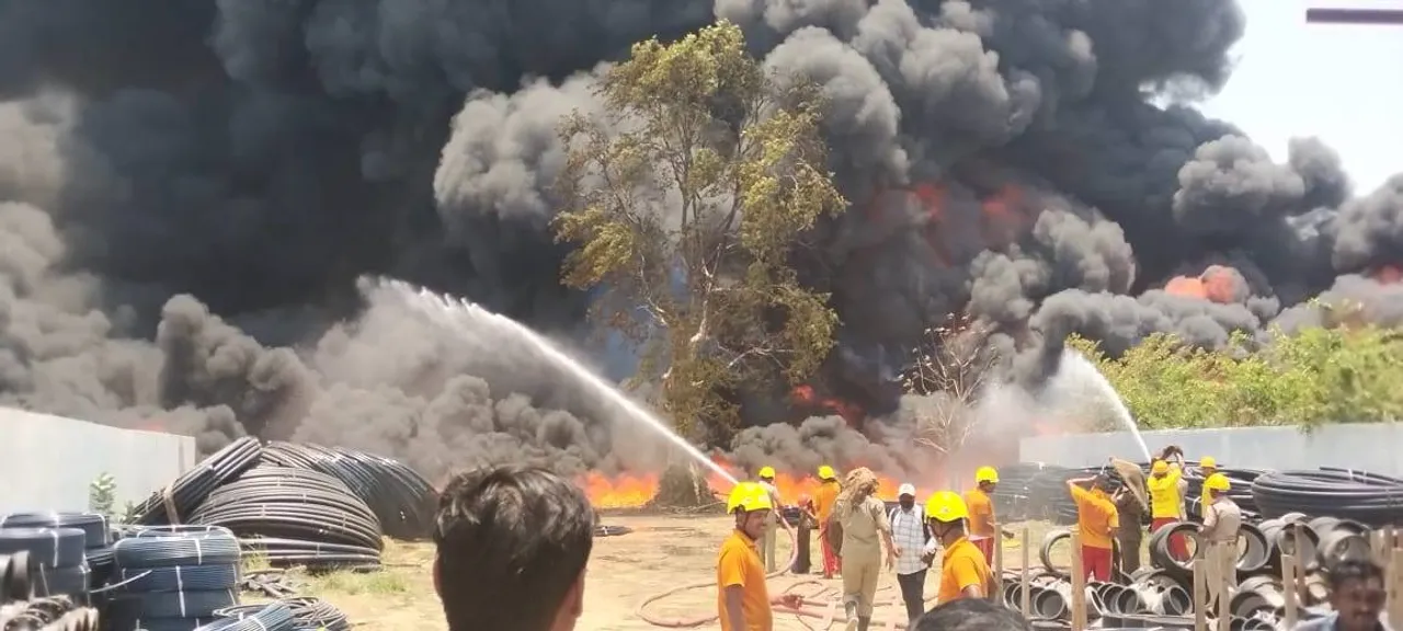  ଭୟଙ୍କର ଅଗ୍ନିକାଣ୍ଡରେ ଗୋଦାମ ଭସ୍ମୀଭୂତ: ଲକ୍ଷ ଲକ୍ଷ ଟଙ୍କାର ପାଇପ ପୋଡ଼ି ପାଉଁଶ