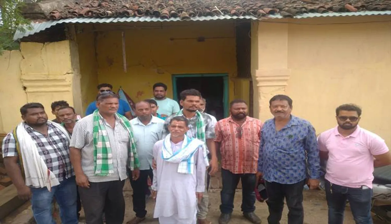  ଜଗନ୍ନାଥ ମନ୍ଦିର ଟଙ୍କା ହଡ଼ପ ଅଭିଯୋଗ: ଦେବୋତ୍ତର କାର୍ଯ୍ୟାଳୟ ଘେରିଲେ ଗ୍ରାମବାସୀ