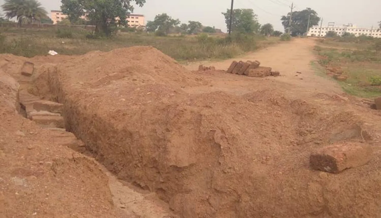  ଗାଁ ରାସ୍ତା ଉପରେ ନିର୍ମାଣ ଅଭିଯୋଗ: ତହସିଲଦାରଙ୍କ ନେତୃତ୍ୱରେ ଯାଂଚ