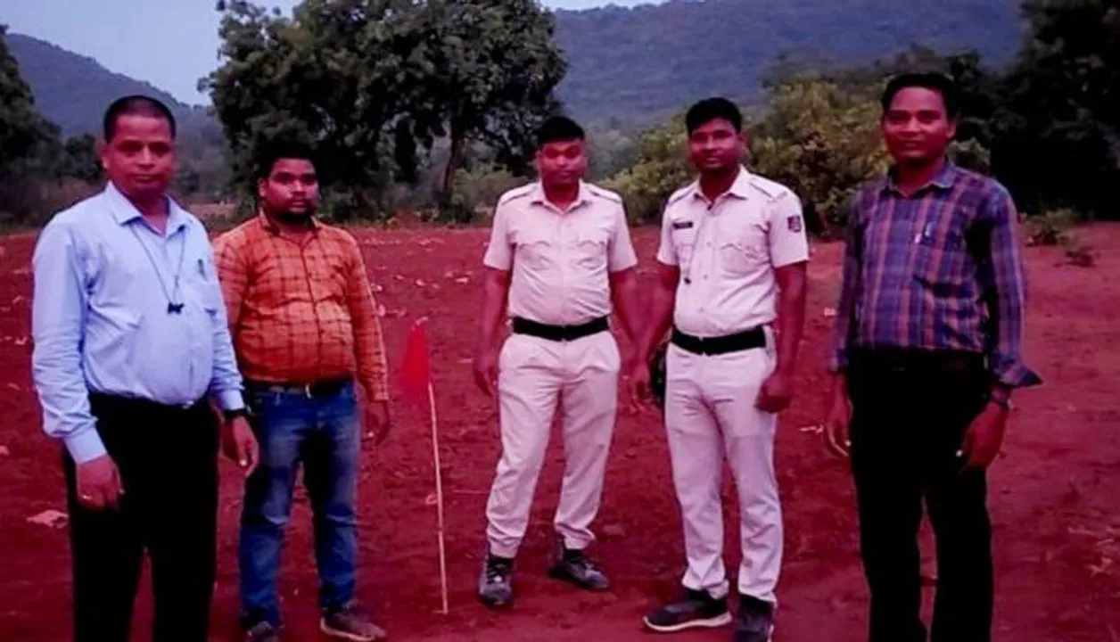  ବେଆଇନ ମାଙ୍କଡ଼ା ଖାଦାନରେ ଲାଗିଲା ନାଲି ପତାକା