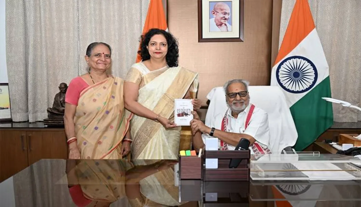  ରାଜ୍ୟପାଳଙ୍କ ଦ୍ବାରା ଲୋକାର୍ପିତ ହେଲା ‘ଭୁଖା’ର ଇଂରାଜୀ ଅନୁବାଦ ‘ଦି ଷ୍ଟାର୍ଭ୍ଡ’