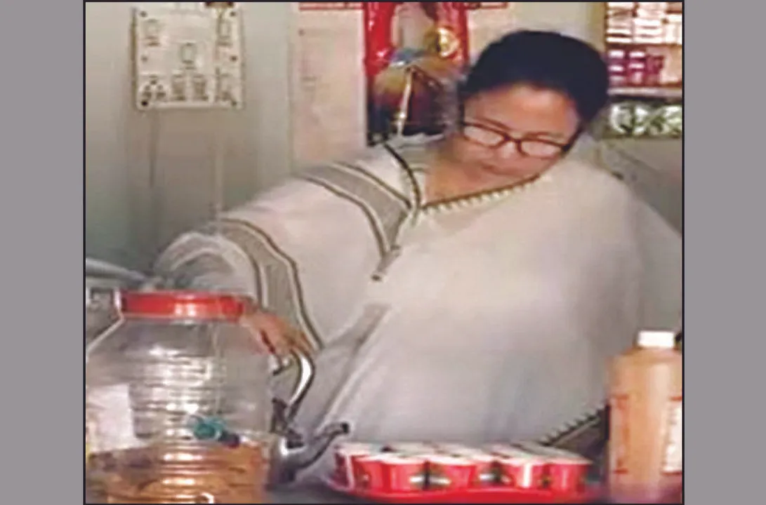  ପ୍ରଚାର ସମୟରେ ଚା’ ବିକାଳି ପାଲଟିଲେ ମମତା