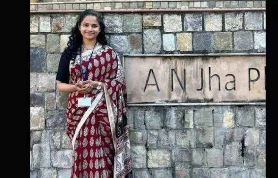  ଝିଅର ପାଠପଢା ପାଇଁ ନିଜ ଚାକିରି ଛାଡ଼ିଥିଲେ ମା'; ଇଞ୍ଜିନିୟର ଚାକିରି ଛାଡି ଆଇଏଏସ୍ ହେଲେ ଜାଗୃତି