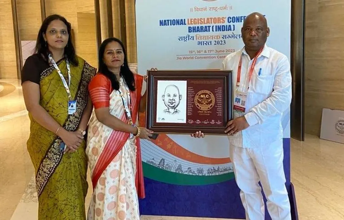  ମୁମ୍ବାଇରେ ରାଷ୍ଟ୍ରୀୟ ବିଧାୟକ ସମ୍ମିଳନୀ: ଆଦର୍ଶ ବିଧାୟକ ଭାବେ ସମ୍ମାନିତ ହେଲେ ମକରନ୍ଦ ମୁଦୁଲି