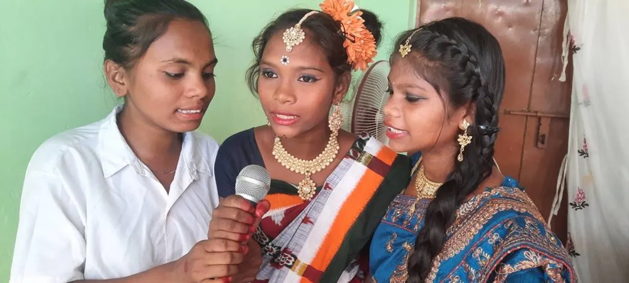  ଆଦିବାସୀ ଗାଁରେ ରଜ: ଦୋଳିରେ ଝୁଲିଲେ, ଗୀତ ଗାଇଲେ