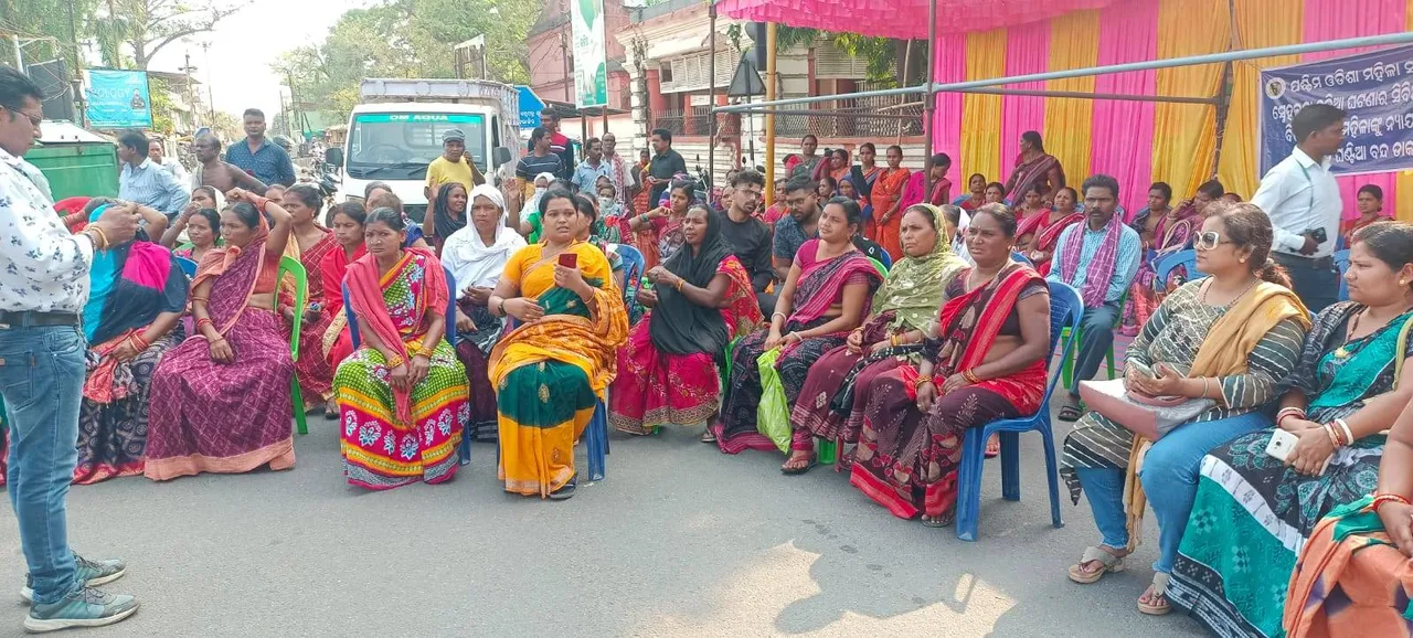  ପଶ୍ଚିମ ଓଡ଼ିଶା ମହିଳା ସଂଗଠନ ପକ୍ଷରୁ ୧୨ ଘଣ୍ଟିଆ ବଲାଙ୍ଗୀର ବନ୍ଦ ଡାକରା: ଜନଜୀବନ ପ୍ରଭାବିତ