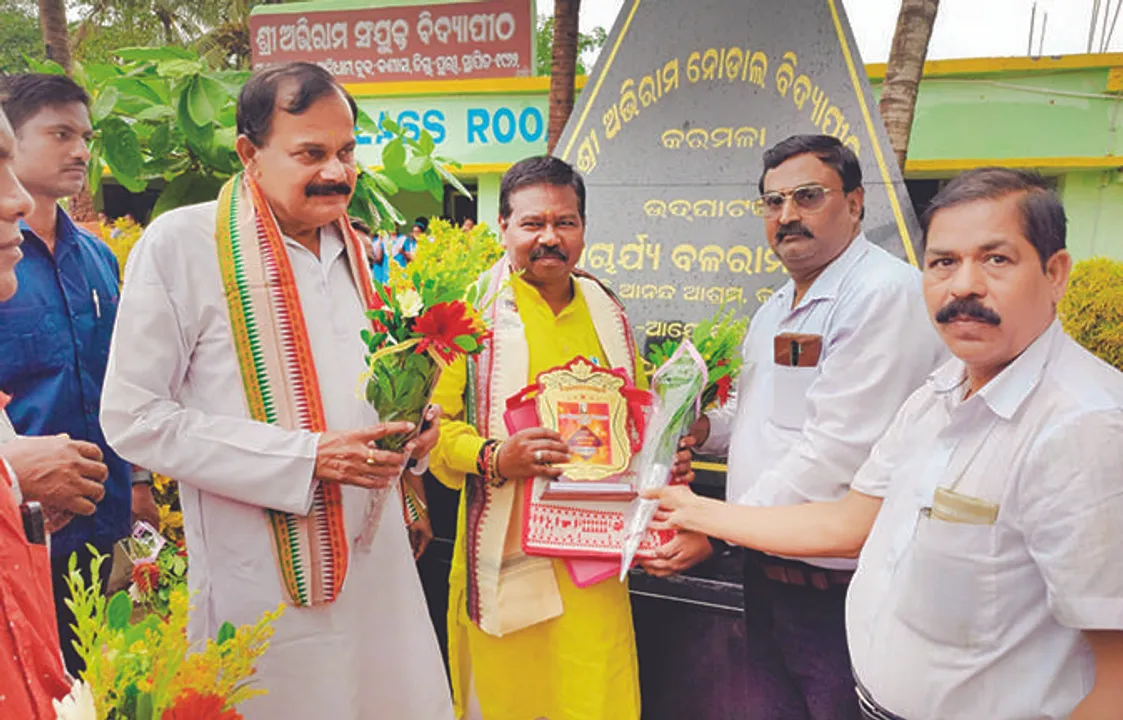  ବିଦ୍ୟାପୀଠ ପରିଦର୍ଶନ କଲେ କେନ୍ଦ୍ରମନ୍ତ୍ରୀ