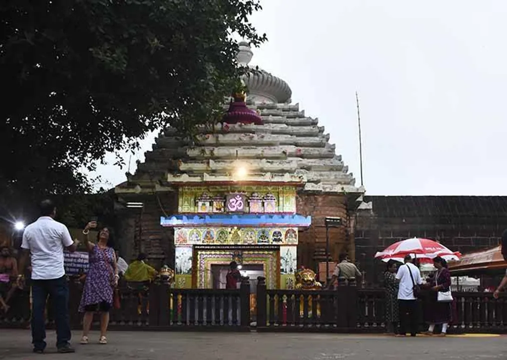  ଲିଙ୍ଗରାଜ ମନ୍ଦିରରେ ଅଣହିନ୍ଦୁ ବିଦେଶୀ ପ୍ରବେଶ, ସକାଳ ଧୂପ ସନ୍ଧ୍ୟାରେ: କୂଅରେ ଫିଙ୍ଗିଦେଲେ ୩୫୦ ଲୋକଙ୍କ ଖାଦ୍ୟ