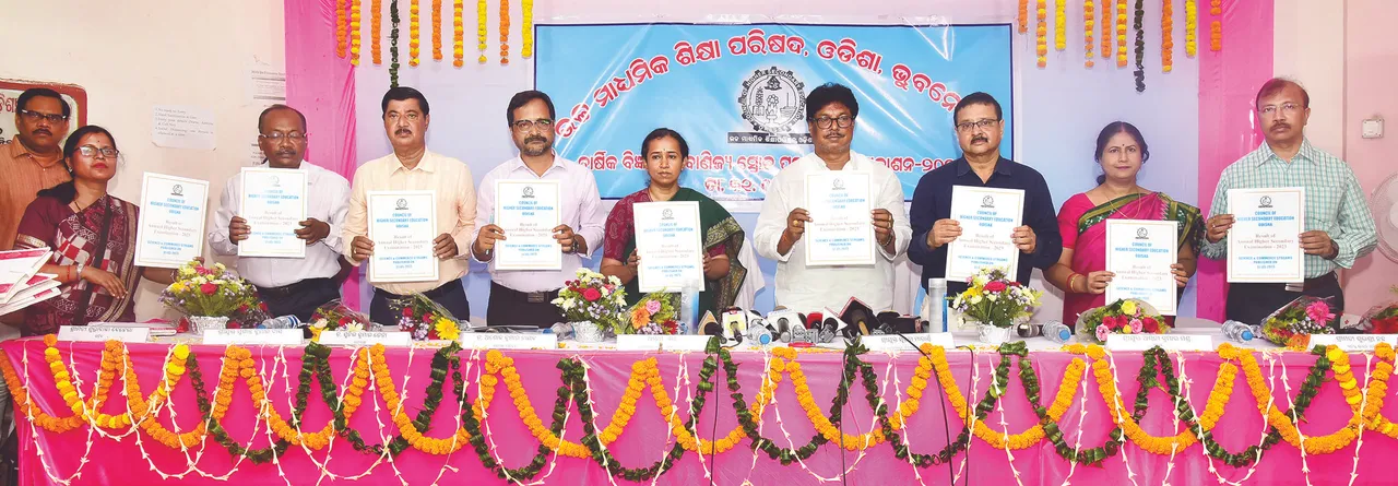  ଯୁକ୍ତ୨ ପରୀକ୍ଷା ଫଳ: ସିଲାବସ୍‌ ହ୍ରାସ ପାଇଁ ବଢ଼ୁଥିଲା ପାସ୍‌ହାର