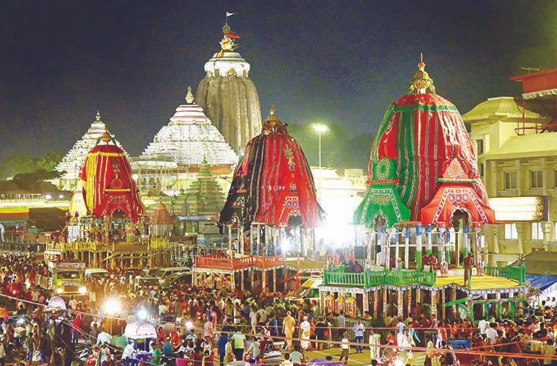  ସିଂହଦ୍ବାର ଚକଡ଼ାକୁ ବିଜେ ପୂର୍ବରୁ ୩ ରଥରେ କପଡ଼ା ଲାଗିଛି 
