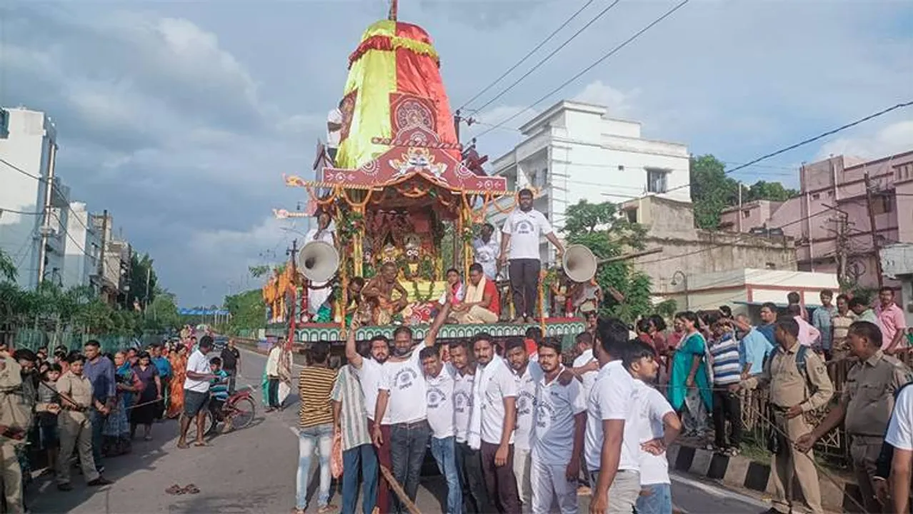  ସ୍ମାର୍ଟସିଟିରେ ବାହୁଡ଼ା ଯାତ୍ରା: ସିଂହଦ୍ବାରରେ ପହଞ୍ଚିଲେ ତିନିଠାକୁର
