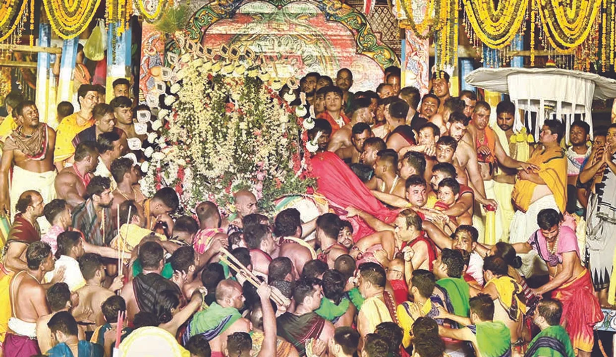  ଦାୟିତ୍ବହୀନତାର ସୀମା ଟପିଲା: ପହଣ୍ଡି ବେଳେ ବଡ଼ ଅଘଟଣ, ପଡ଼ି​ଗଲେ ମହାବାହୁ