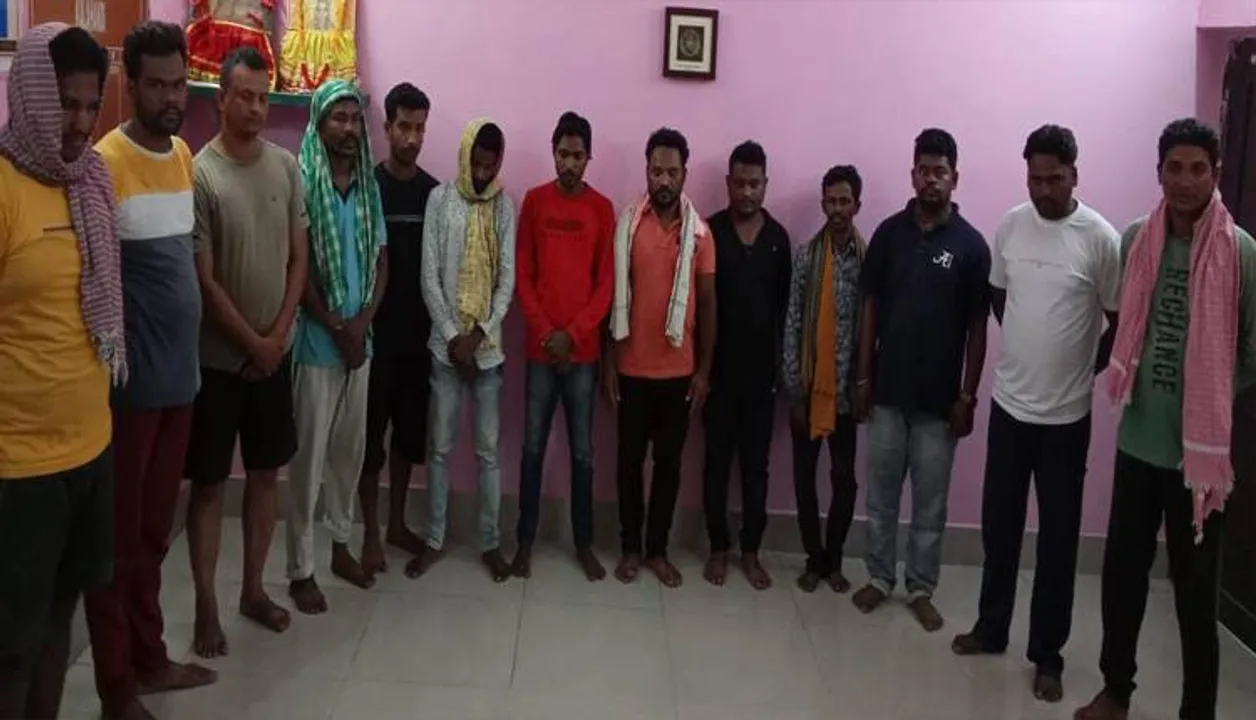 ୧୩ ଡକାୟତ ଗିରଫ: ୫ଲକ୍ଷ ୭୪ ହଜାର ଟଙ୍କା, ବାଇକ୍‌, ମାରଣାସ୍ତ୍ର ଜବତ