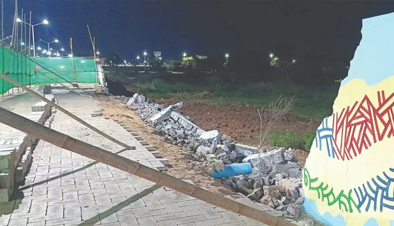  ଷ୍ଟାଚ୍ୟୁ ପରେ ଭାଙ୍ଗିଲା ପାଚେରୀ