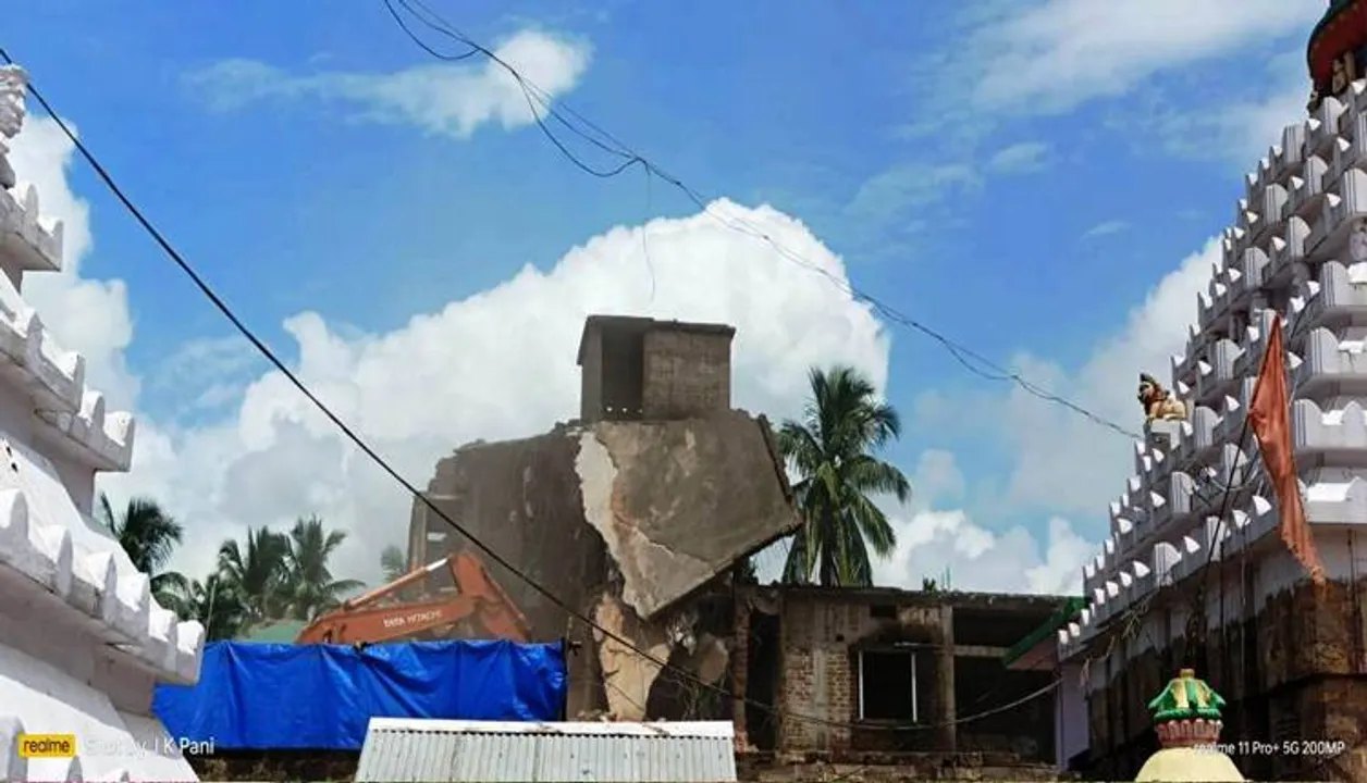  ବିରଜା ମନ୍ଦିର ସମ୍ମୁଖରୁ ଉଚ୍ଛେଦ