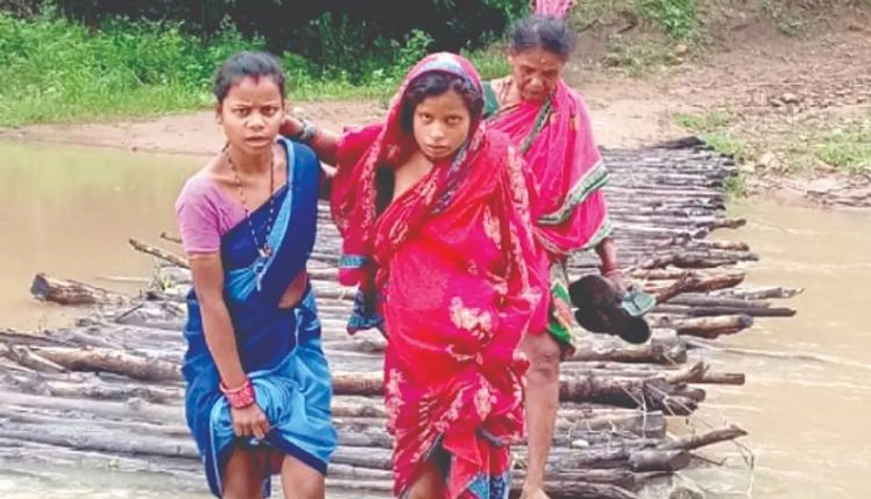  ରାସ୍ତା ନାହିଁ; ଆସିଲାନି ଆମ୍ବୁଲାନ୍ସ, ଡାକ୍ତରଖାନା ଯିବାକୁ ୨ କିମି. ଚାଲିଲେ ଗର୍ଭବତୀ